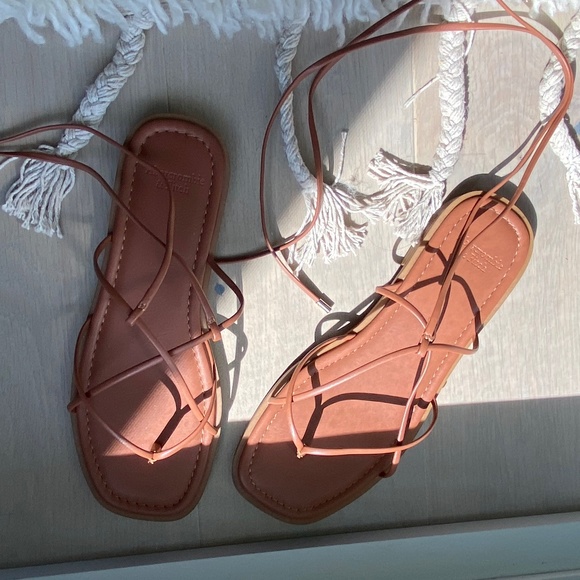 Flat strappy sandals (Abercrombie) - Picture 1 of 5